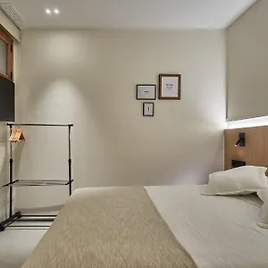 ella-hostel-ramblas.topbarcelonahotels.com/